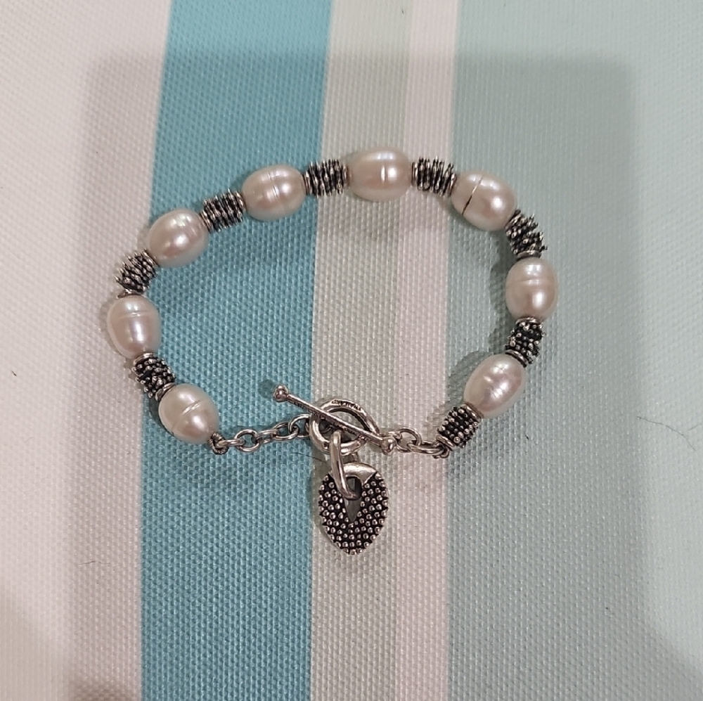 Elegant Silver and White Pearl Bracelet